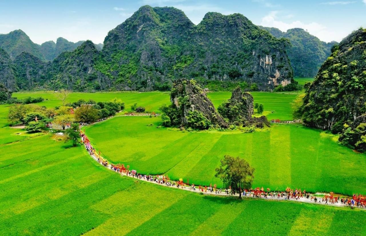Nhà nghỉ Bolero bình dân Van Lam Ngoại thất bức ảnh